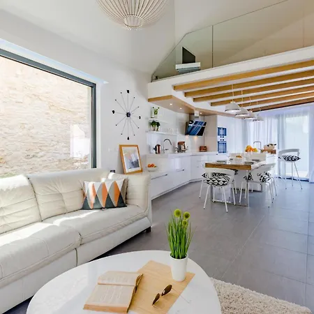 別荘 Beautiful In With Wifi スティヴァン